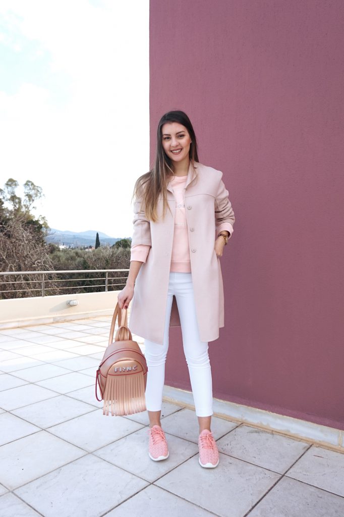 How to wear a pastel pink bag